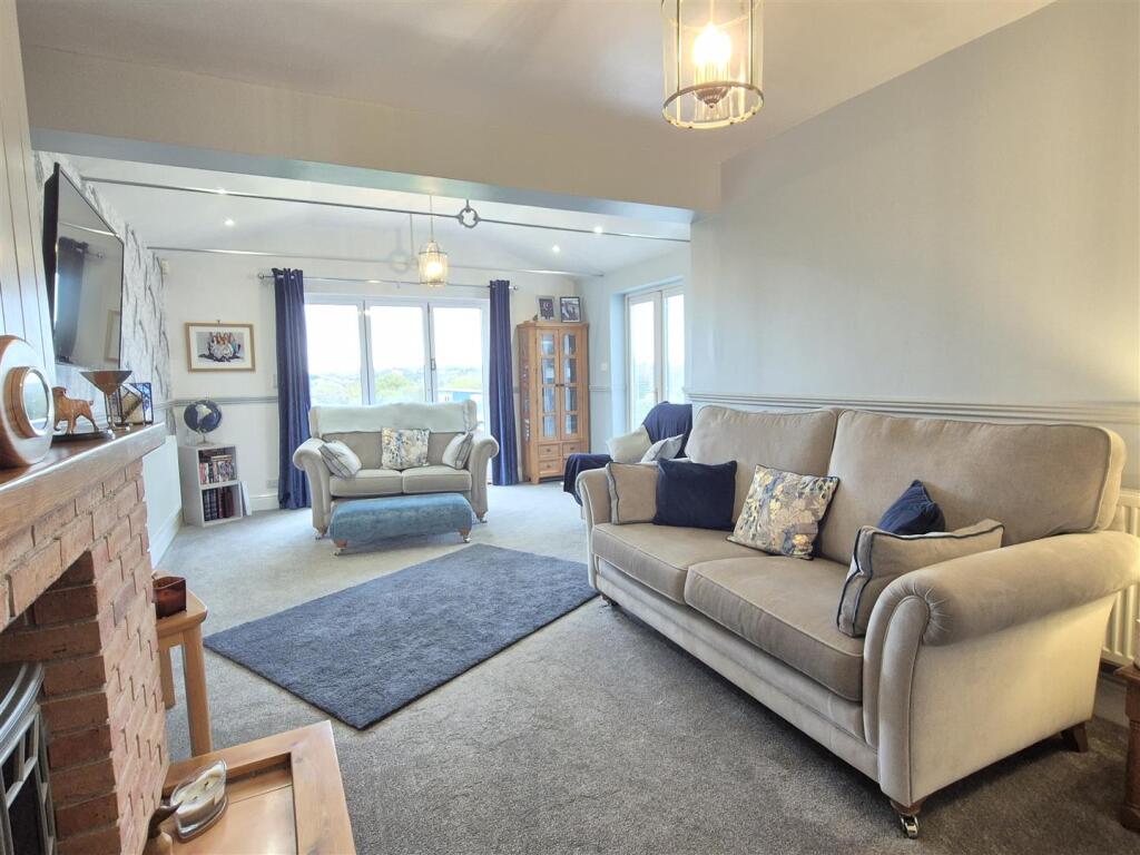 Extended Lounge