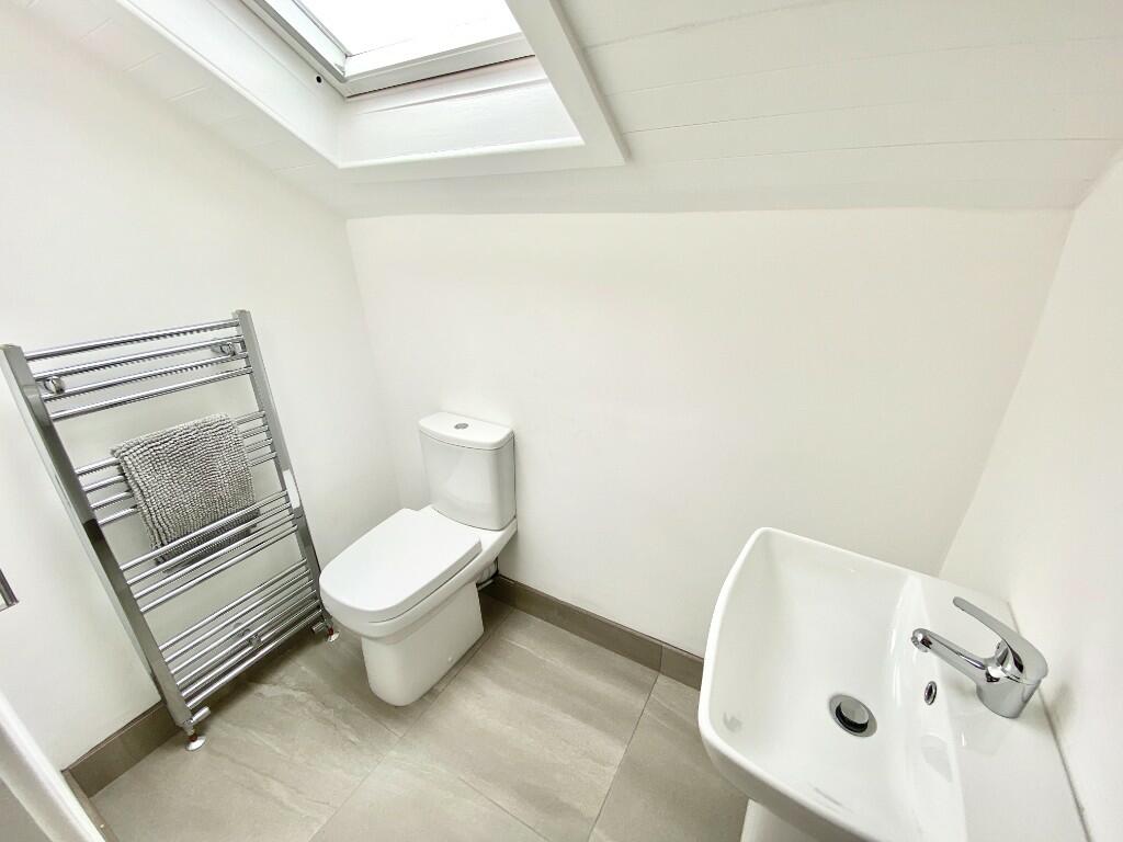 BATHROOM 4