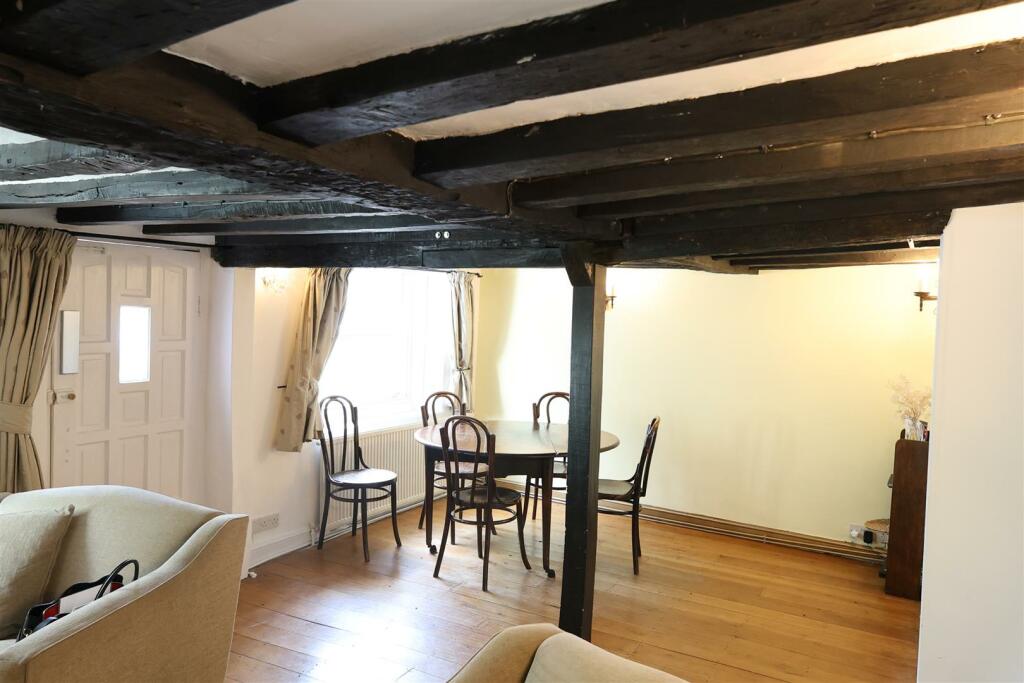 RECEPTION ROOM(2)