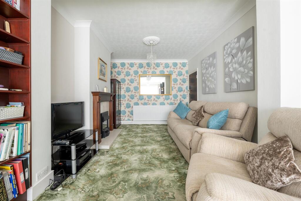 Larkswood Road E4