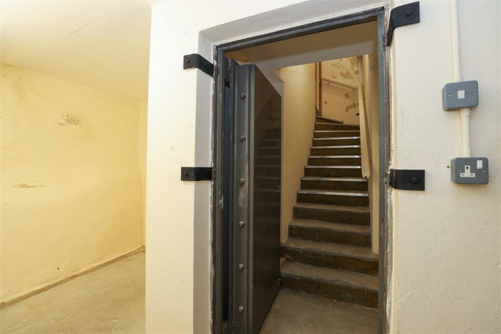 8 Guildhall Street [Vault].jpg
