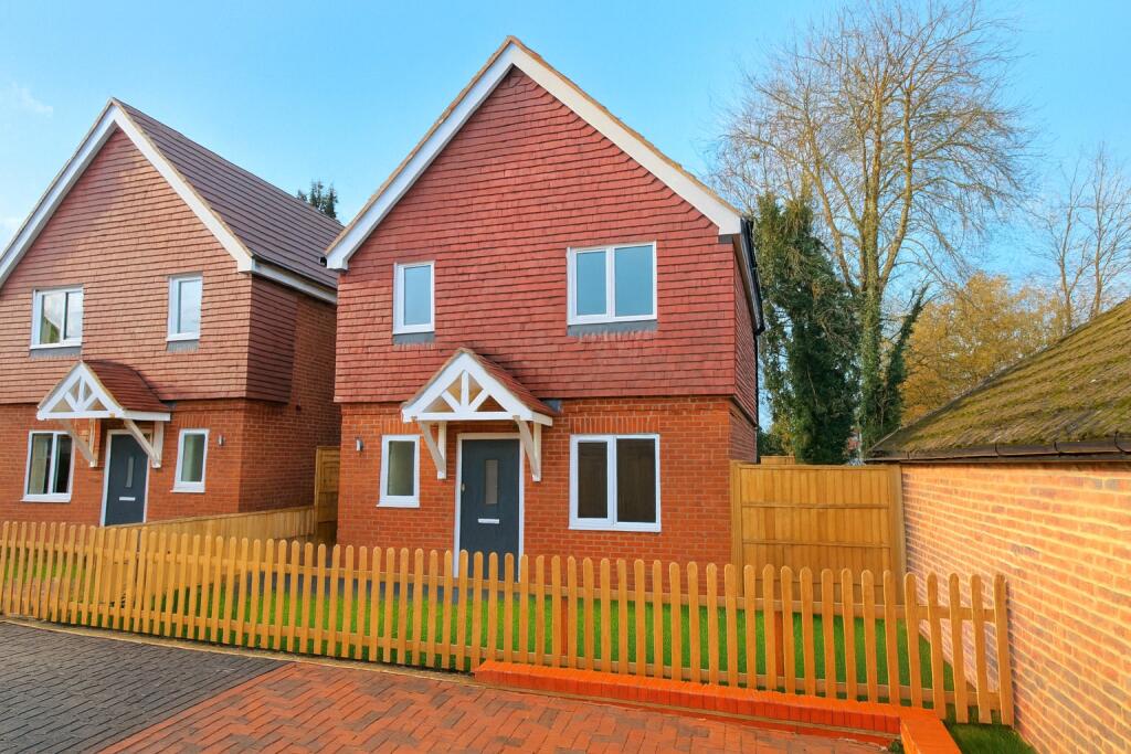 Chase Road, Lindford, Bordon, Hampshire, GU35