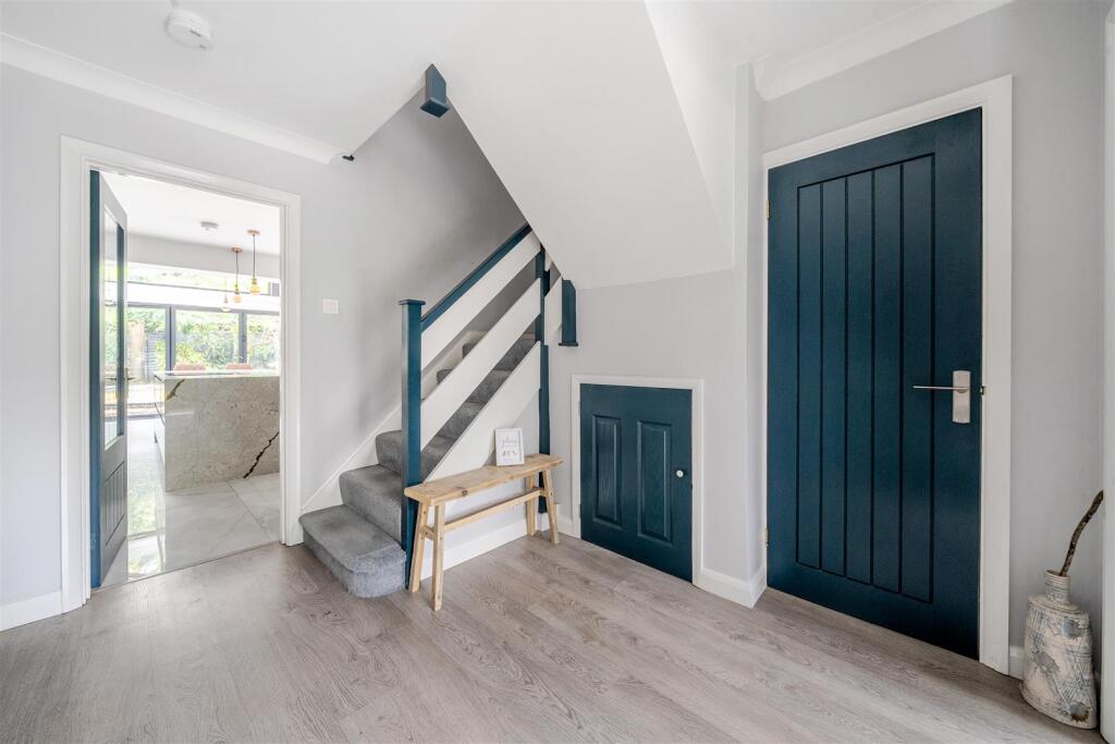 3 Croft Way entrance hall.jpg