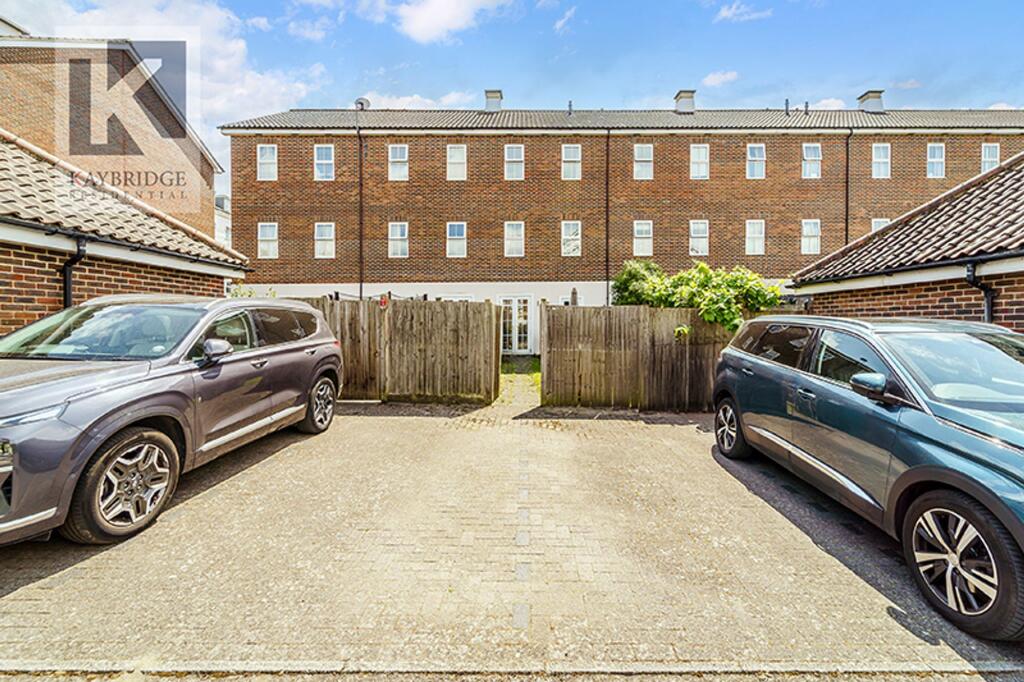 Beaumont Drive KT4 8FE