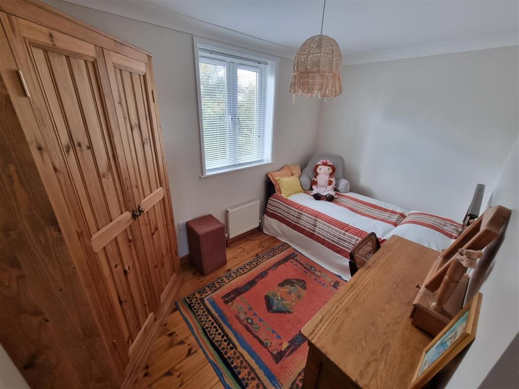 Bed 4.jpg