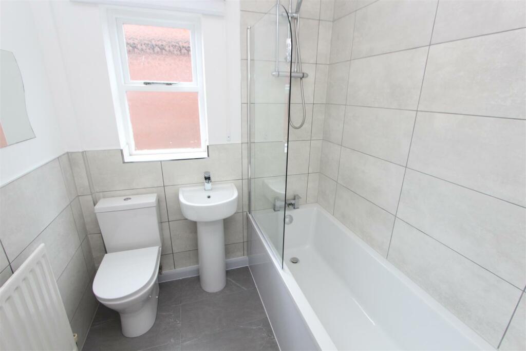 3178 f bath.JPG