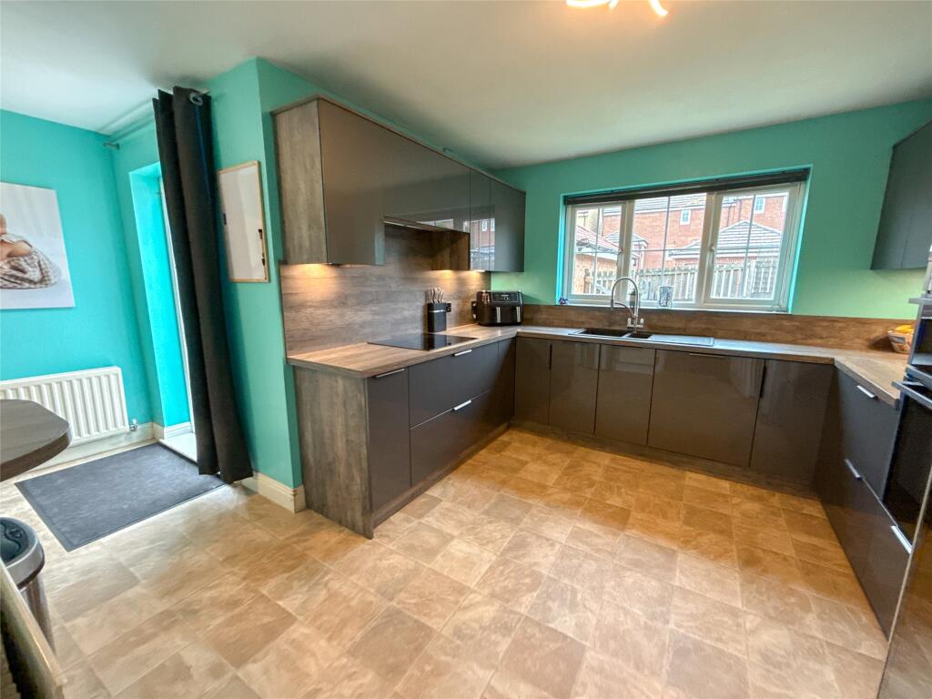 Breakfsting Kitchen