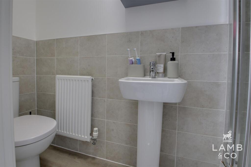 EN SUITE