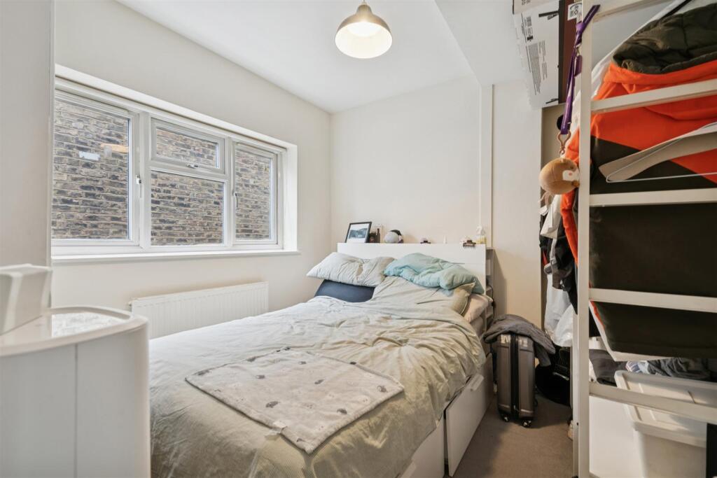 10a Tooting High Street SW17 bedroom 1.jpg