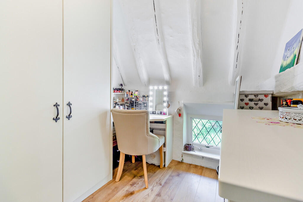 8648450-interior2...