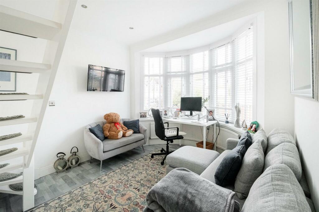 103 Chingford Avenue-1_resized.jpg