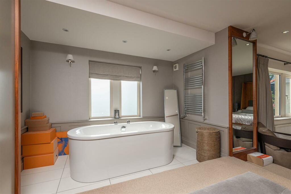 Master Freestanding Bath