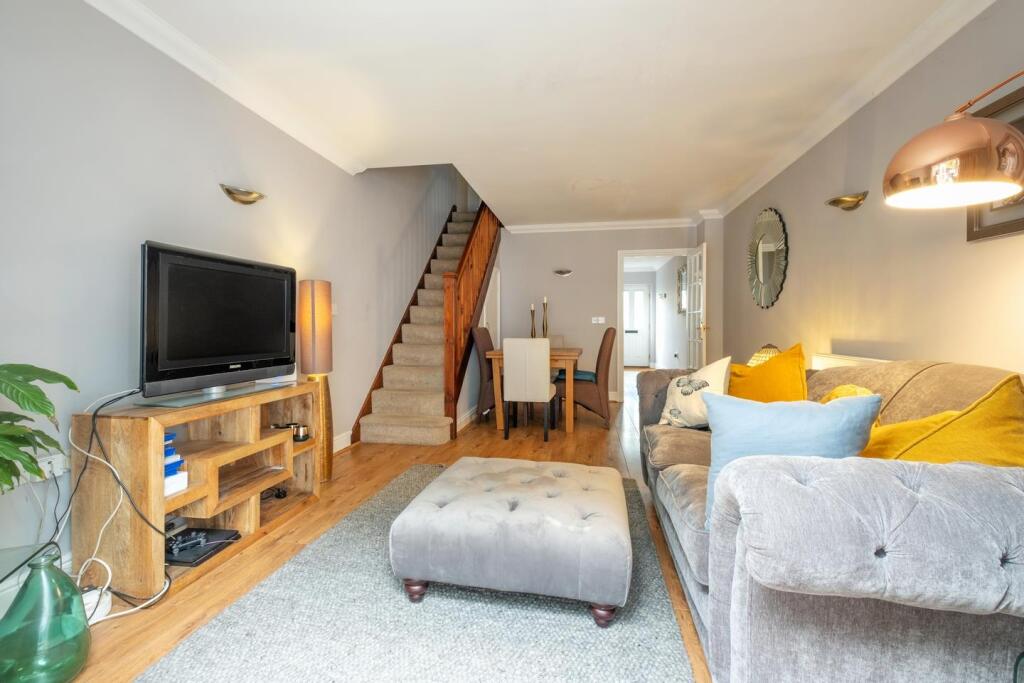 53 Cobb Close-13.JPG