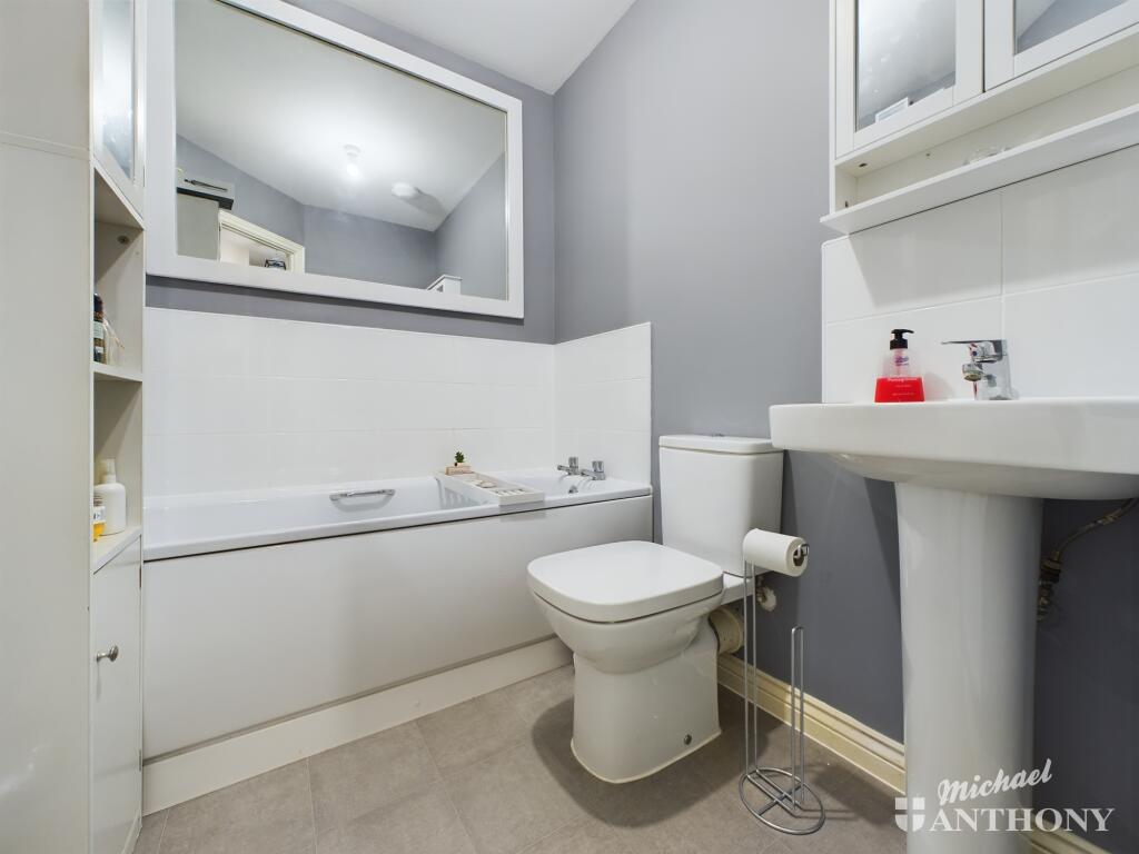 CAM02773G0-PR0236-STILL006