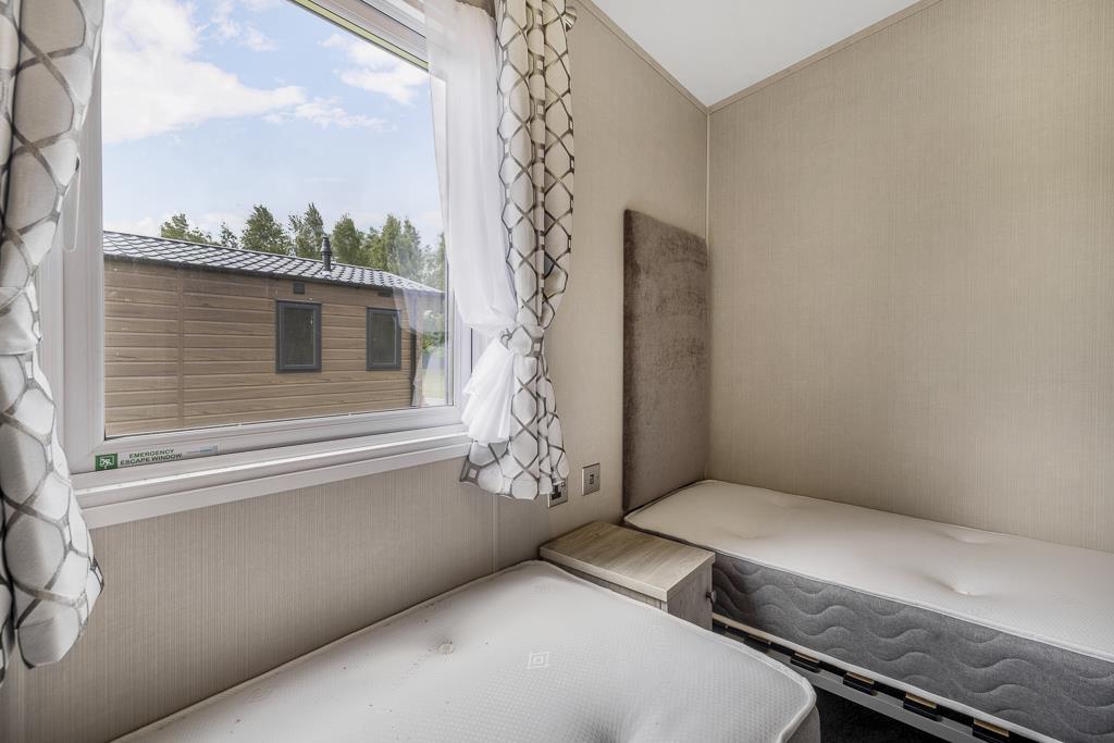 Swan Lake Country Park (Swineshead) Cabin 2-38.jpg