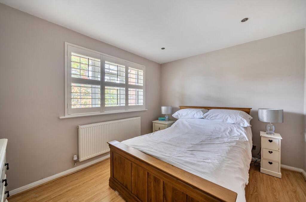 1373867-18-6903a6...