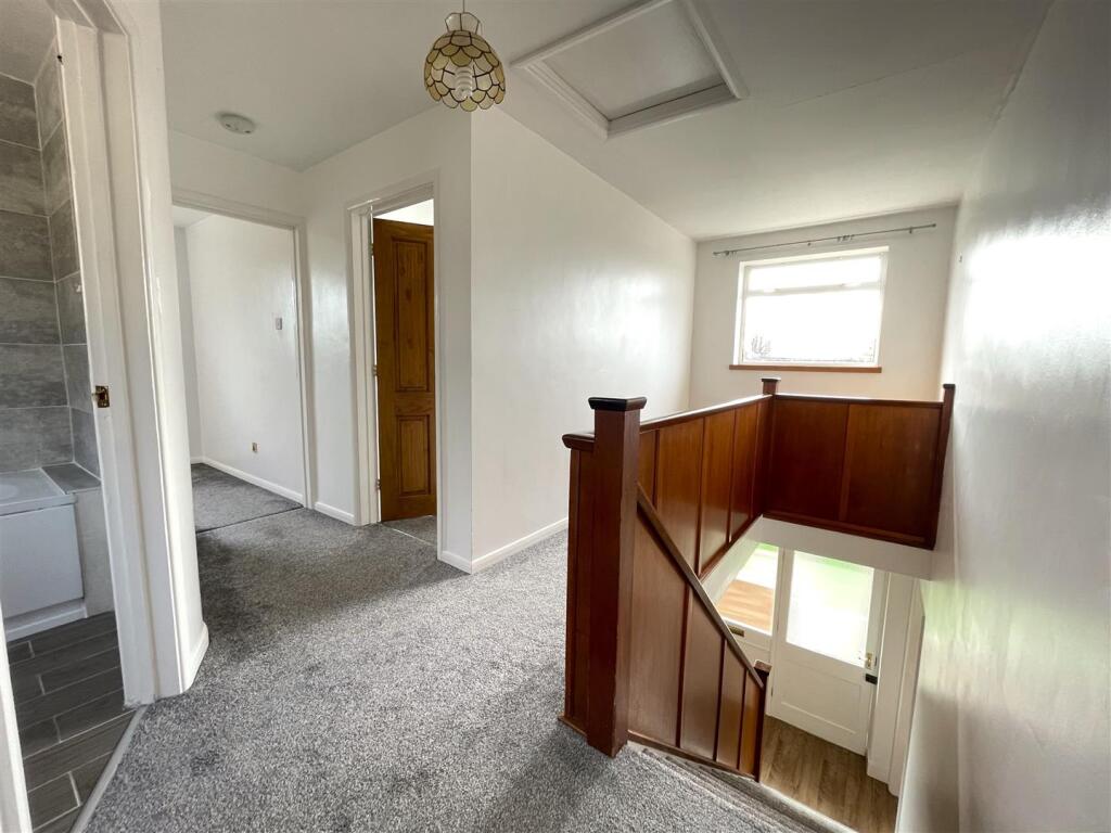 FIRST FLOOR LANDING