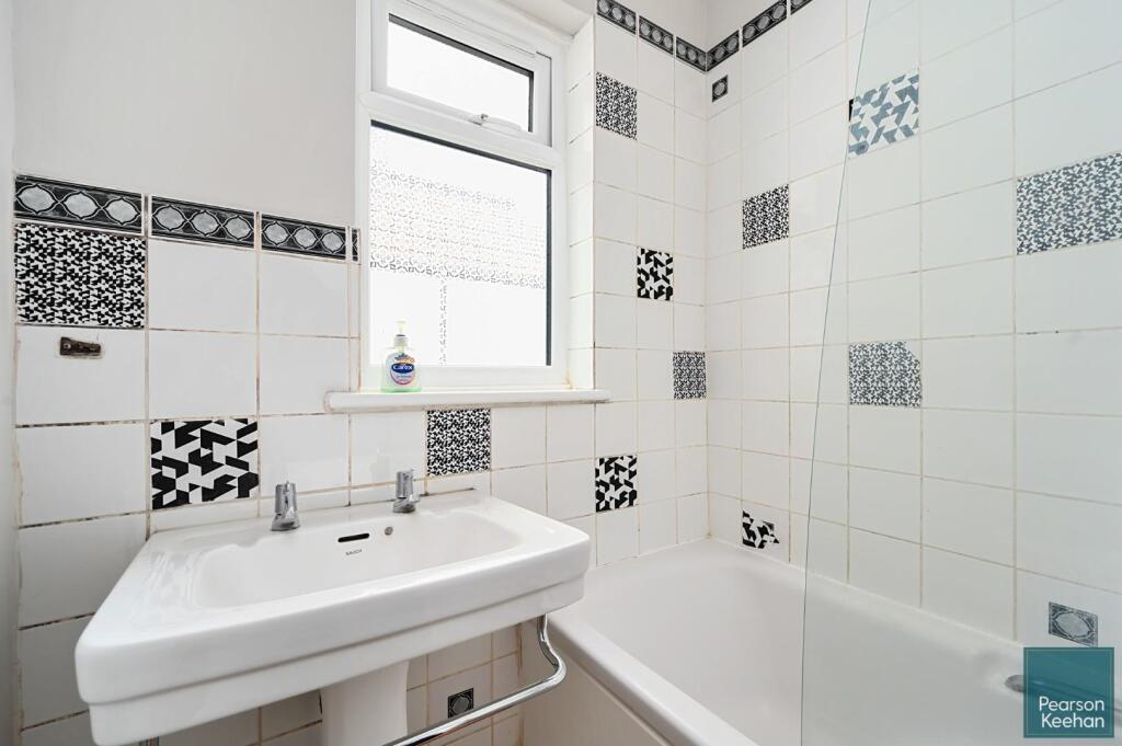 10 Kendal road, BN3 (17).jpg