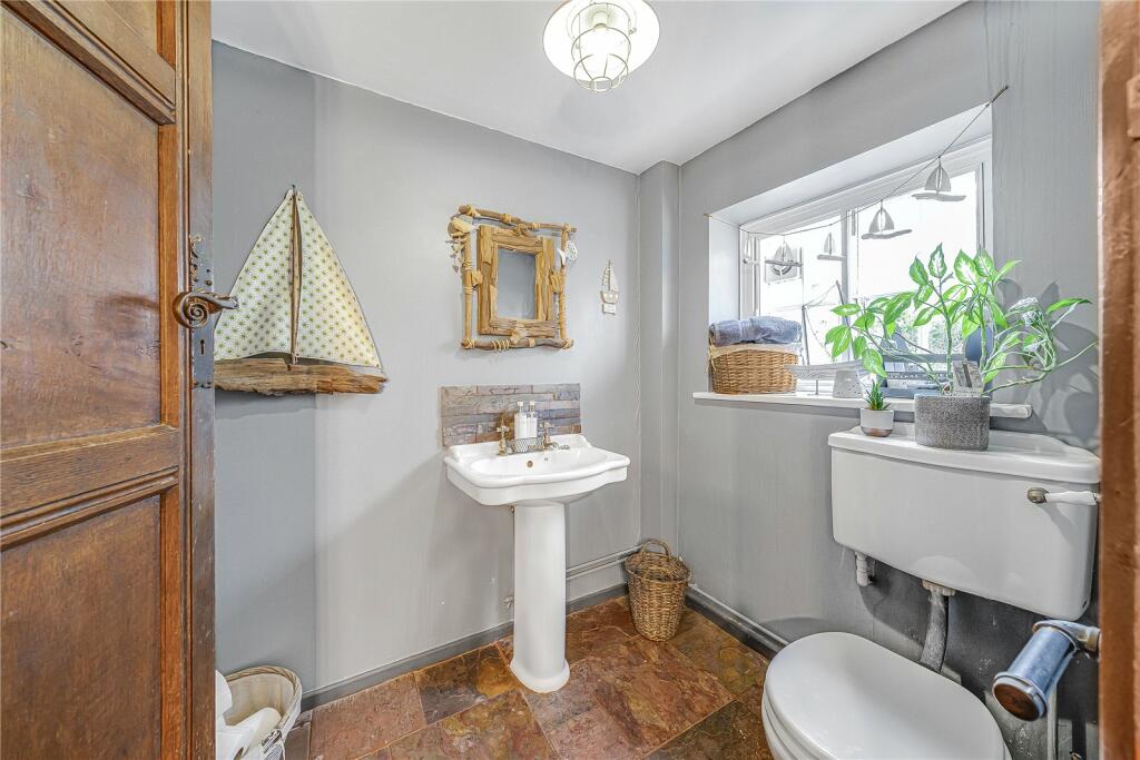 Ground Floor Wc