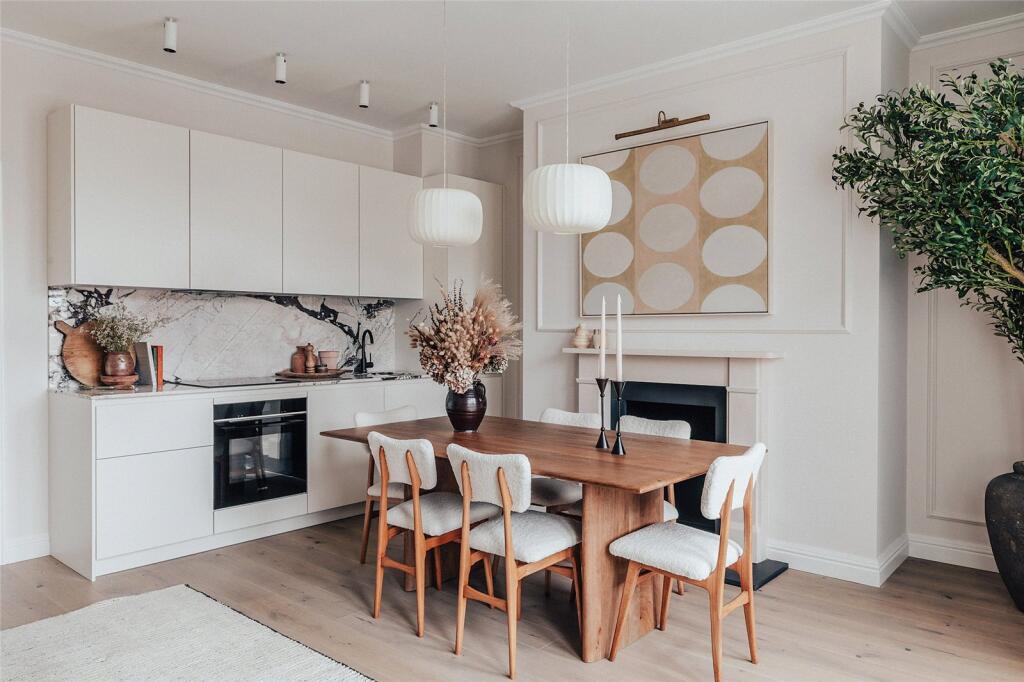 Kitchen Dining Area