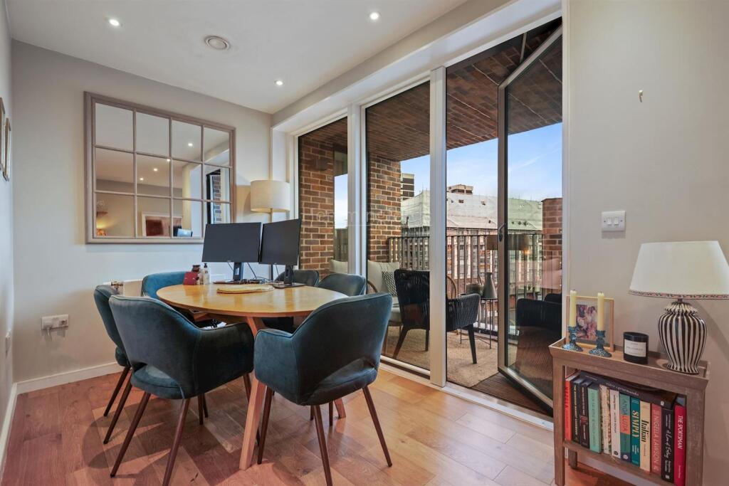 08-deb382259-HMF-JJ-Clift House-37 (1)-medium.jpg