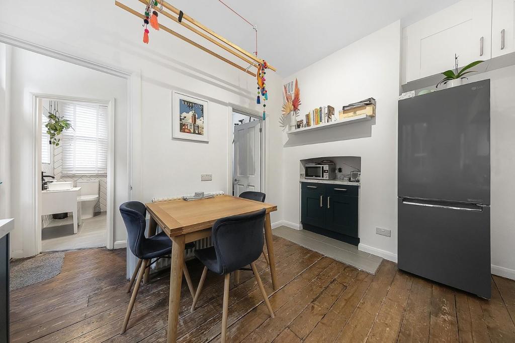 Kitchen (2).jpg