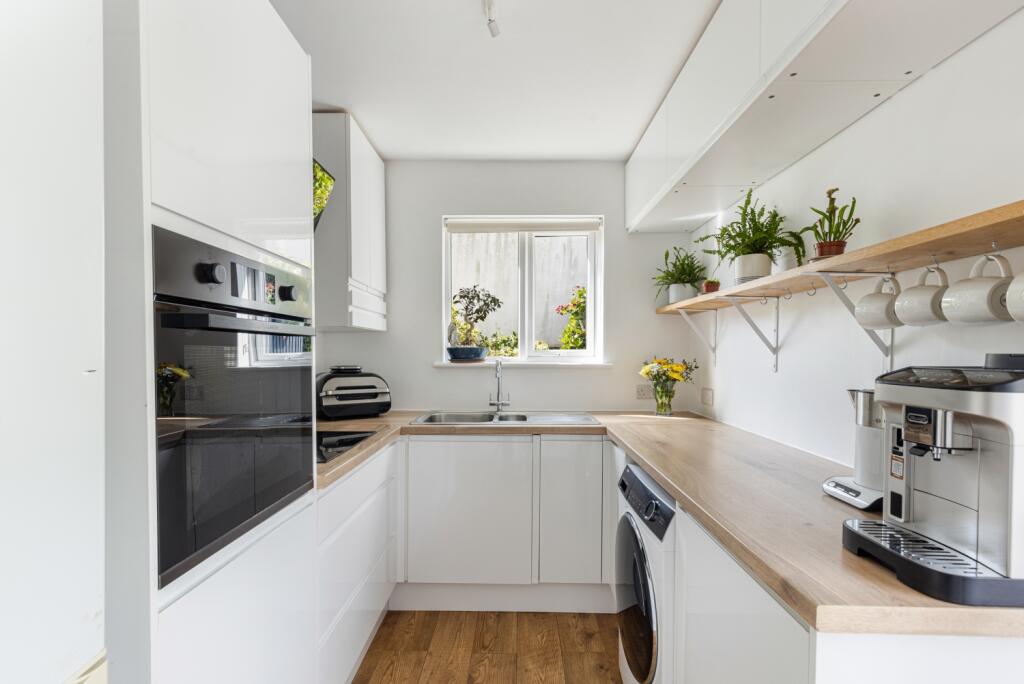 A16 - 14 Clifton Crescent, Paignton - 250626