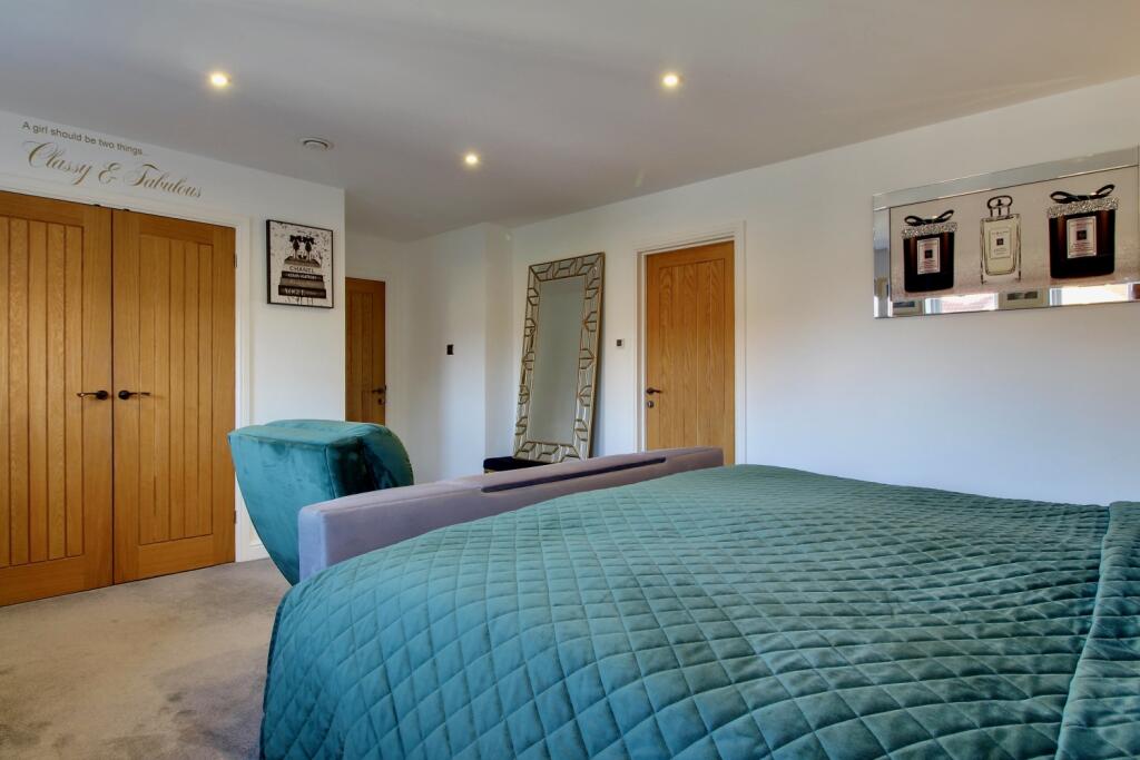 Principal Bedroom - reverse view