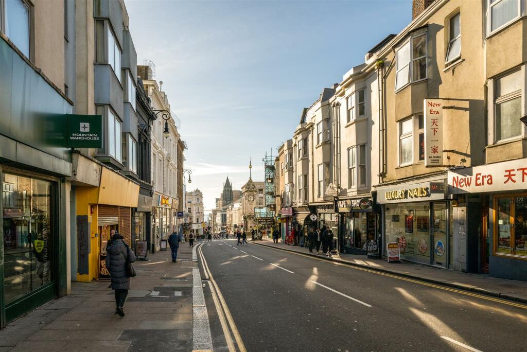 Flat 14, 126-128 Queens Road-17.jpg