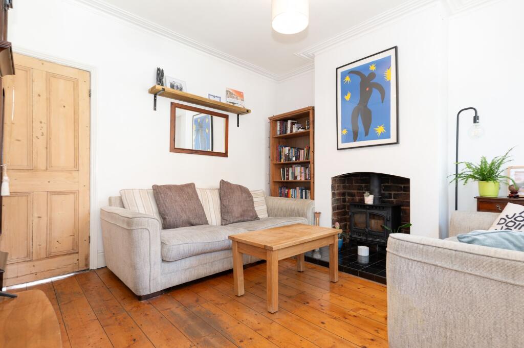 LIVING ROOM AND KITCHEN/DINER