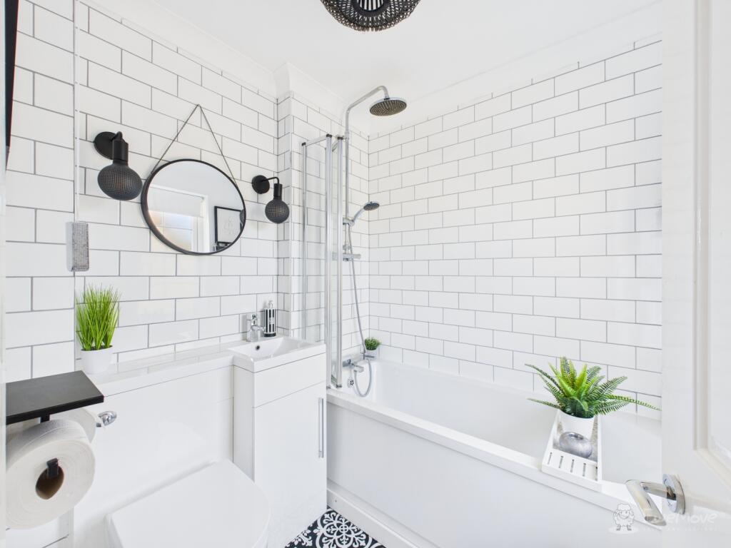 Bathroom- Mark Stephens EweMove Newmarket and Soha