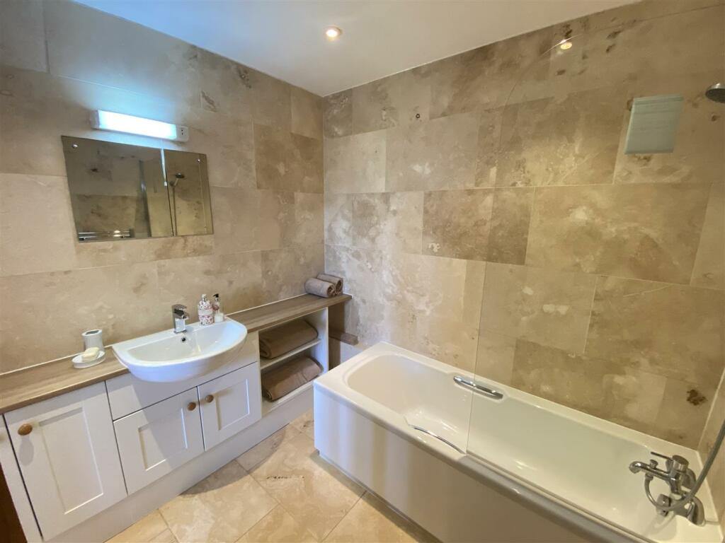 En Suite Bathroom