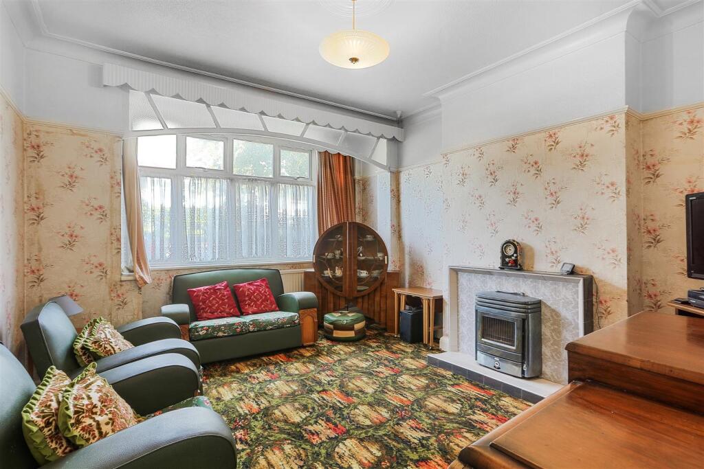 1545389575 - 11 Vermont Road, SM1 - 14.jpg