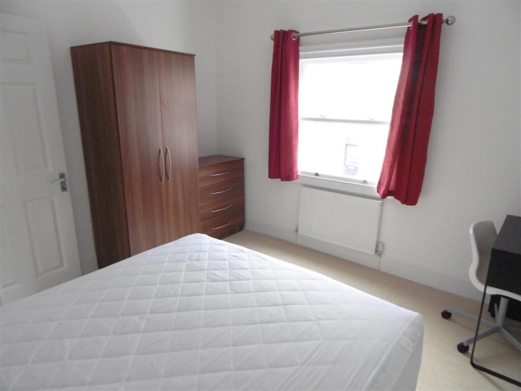 hazelwood room 3.jpg