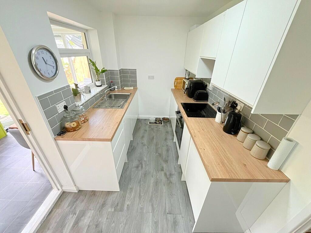 Kitchen hi level ...