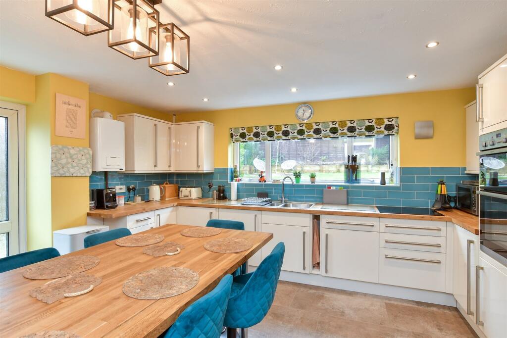 Kitchen /Breakfast Room