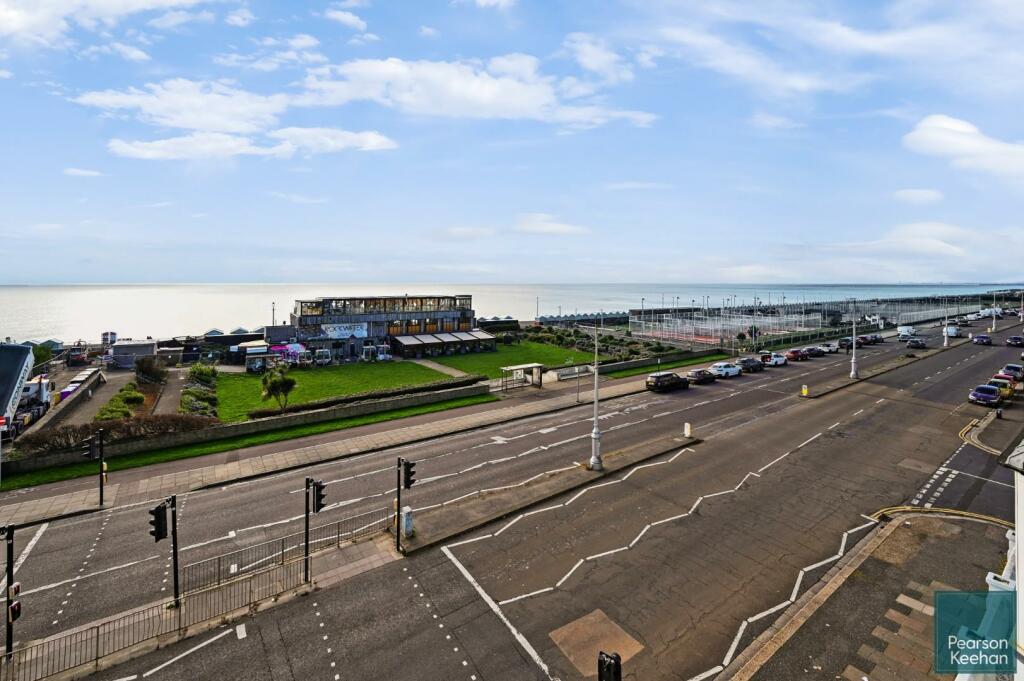 Girton House, Kingsway, Bn3 (11).jpg