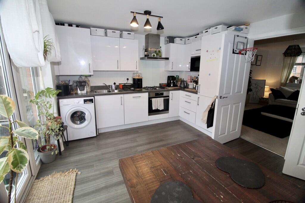 C92BAA03-3885-42E...