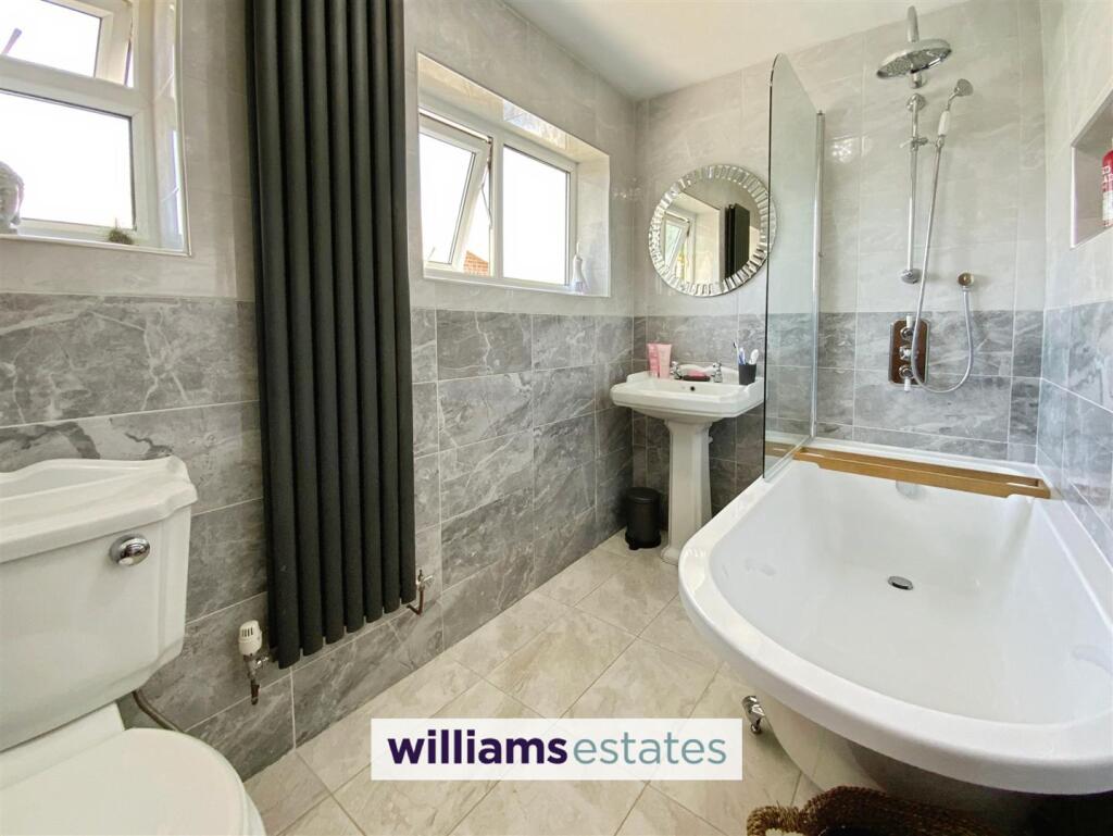 luxury bathroom