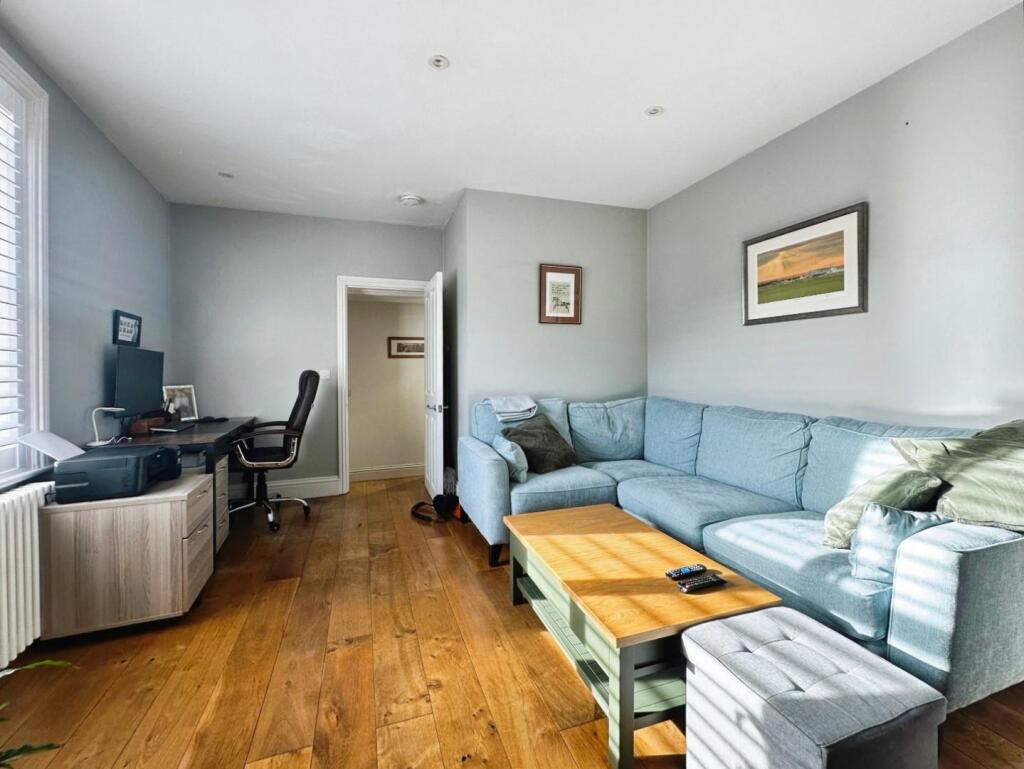 LivingRoom 2.jpg