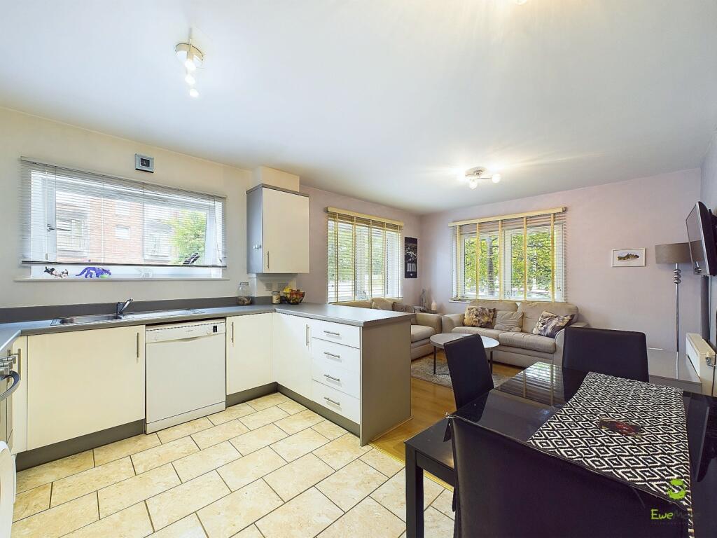 CAM03418G0-PR0115-STILL020