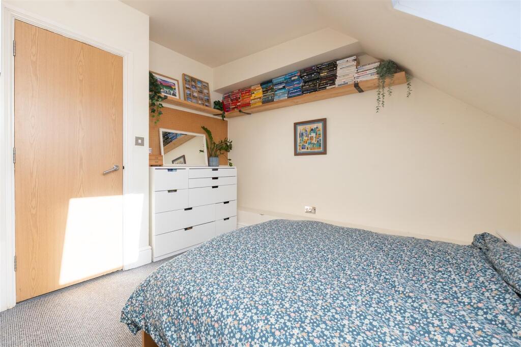 11 - Top floor one-bedroom flat for Auction, St Ge
