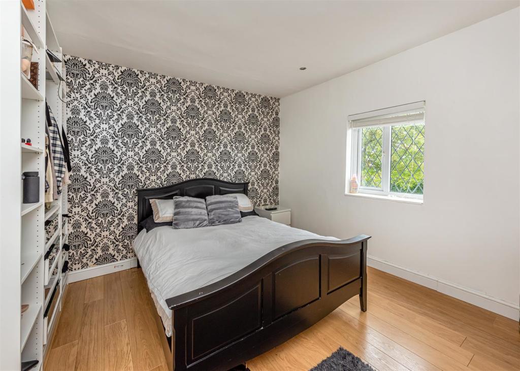23 Hinckes Road-bed2.jpg