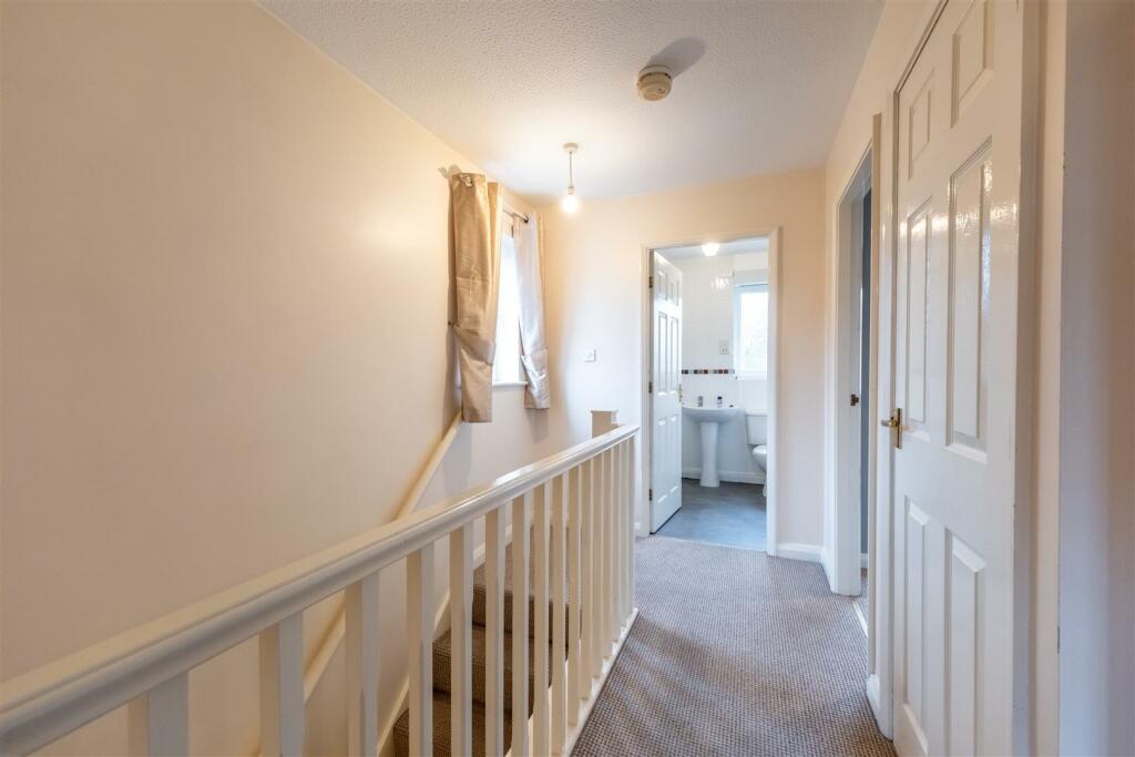 3 Harewood Close-018.jpg