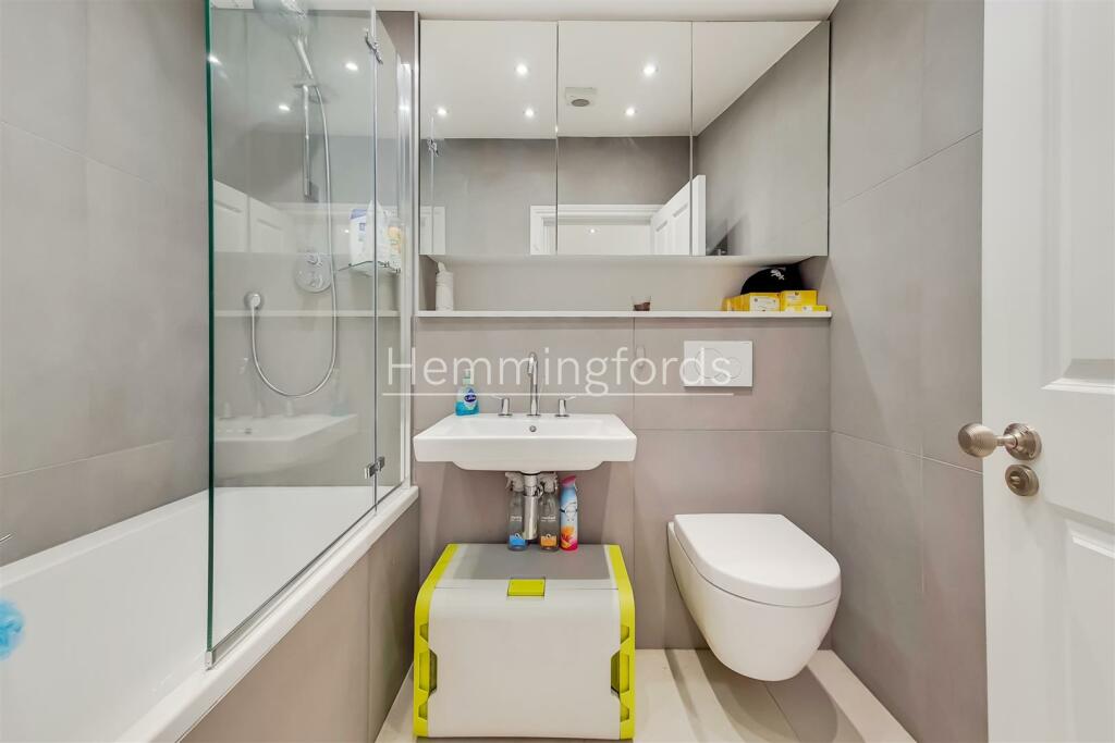 9_Bathroom-0.jpg
