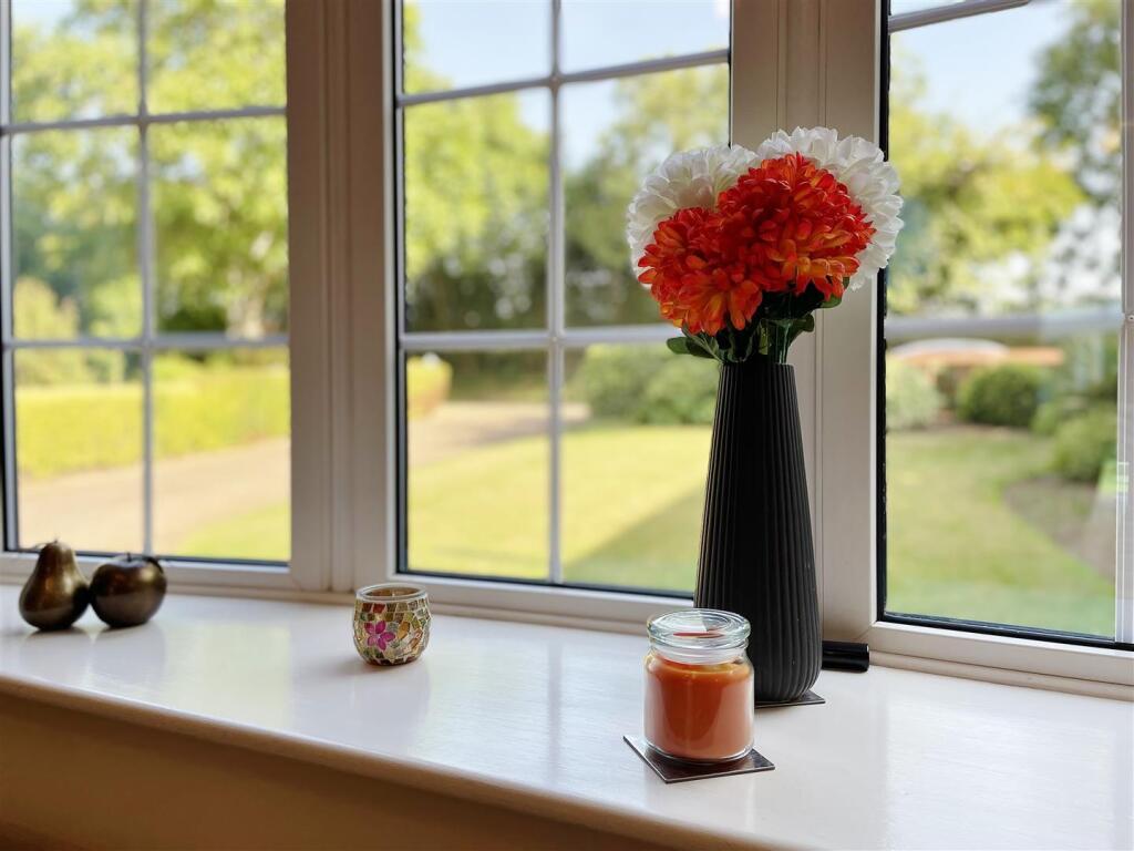 Lounge Window Feature