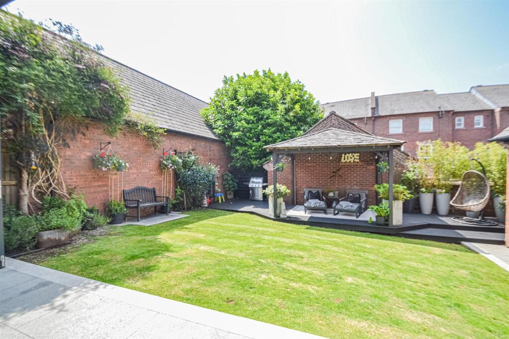 Rear Garden &amp; Pergola