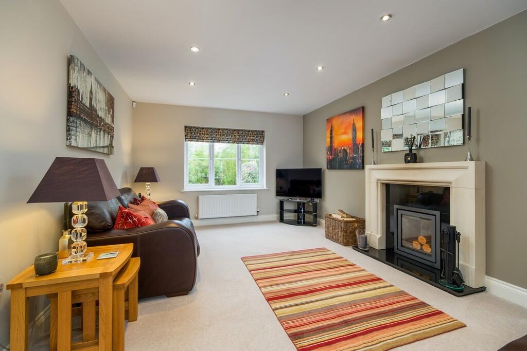 1440px-4 Shrubber...