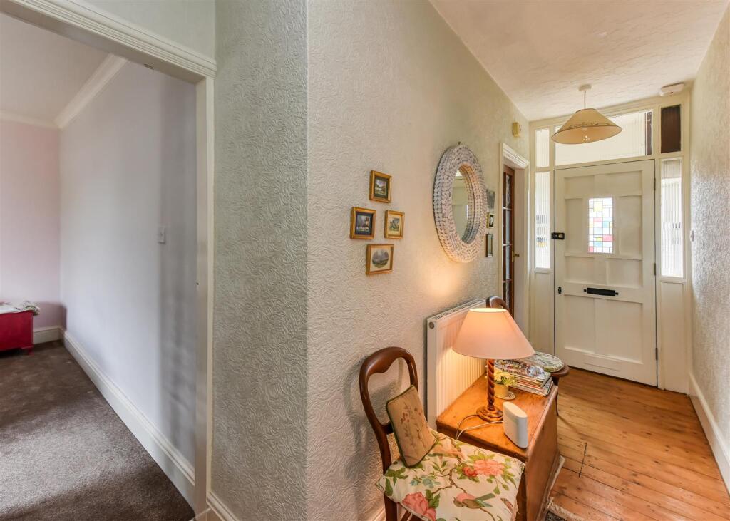 151 Trysull Road-Hall.jpg