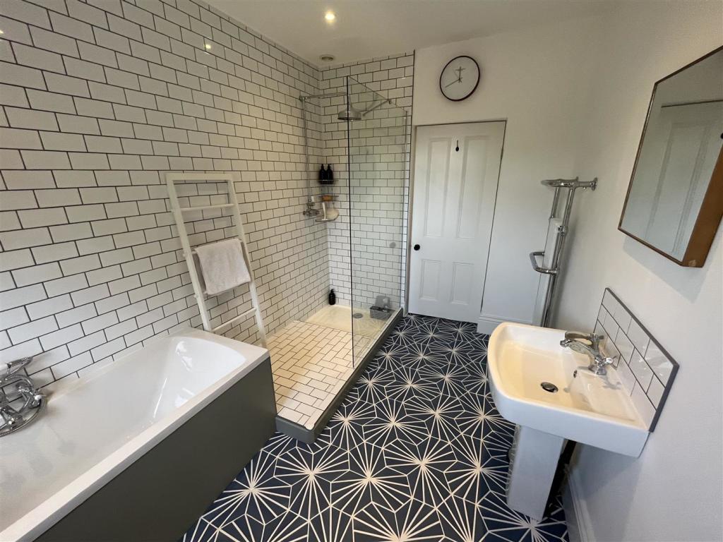 Bathroom Aspect 2.jpg